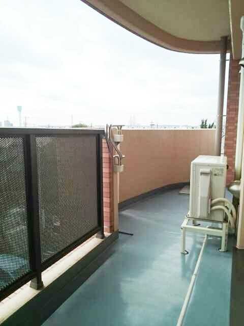 ��ʌ�����s�厚��̃}���V�����̃o���R�j�[