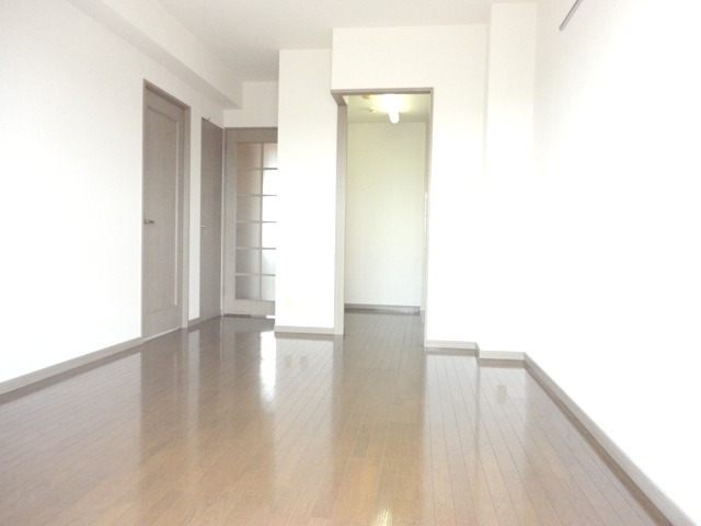 ��ʌ��������܎s�k����i���Q���ڂ̃}���V�����̋��ԁE���r���O