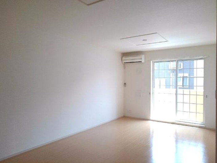 ��ʌ��z�J�s���C�N�^�E���P���ڂ̃A�p�[�g�̋��ԁE���r���O