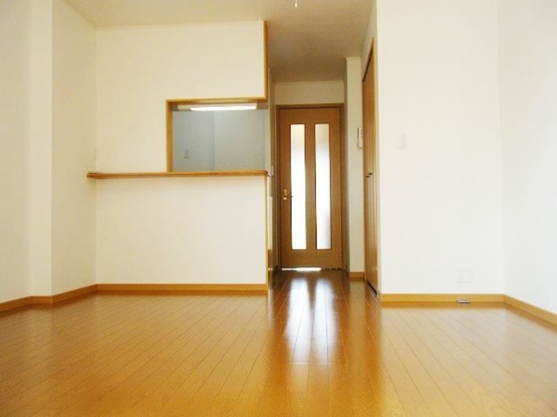 ��ʌ������s�V�����W���ڂ̃A�p�[�g�̋��ԁE���r���O