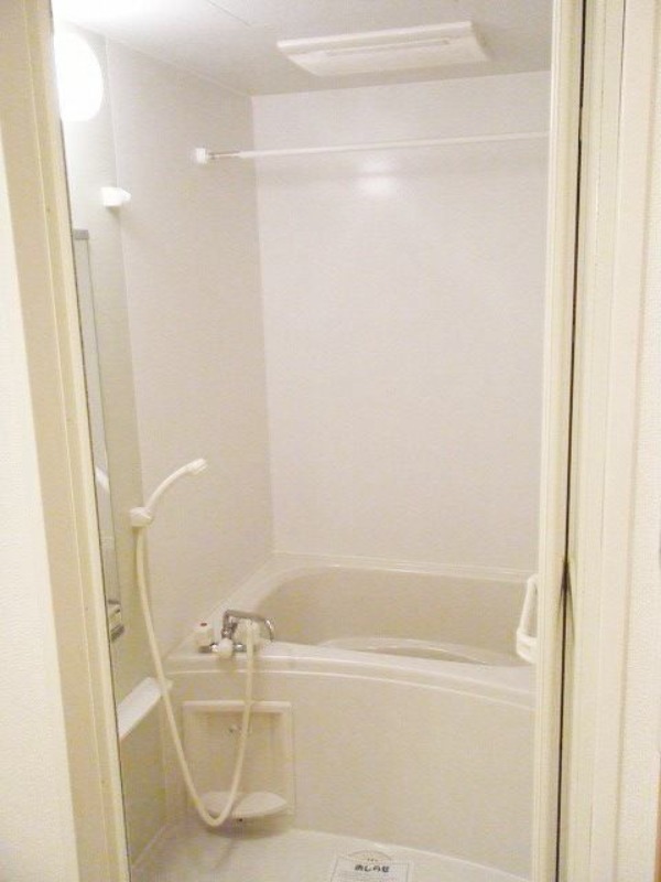 ��ʌ������s�V�����W���ڂ̃A�p�[�g�̃o�X