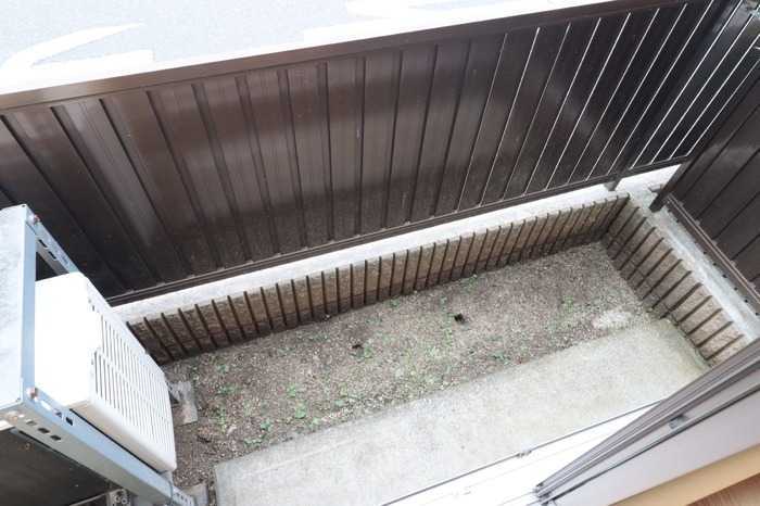 ��ʌ�����s��ԑ�S���ڂ̃e���X�n�E�X�̃o���R�j�[