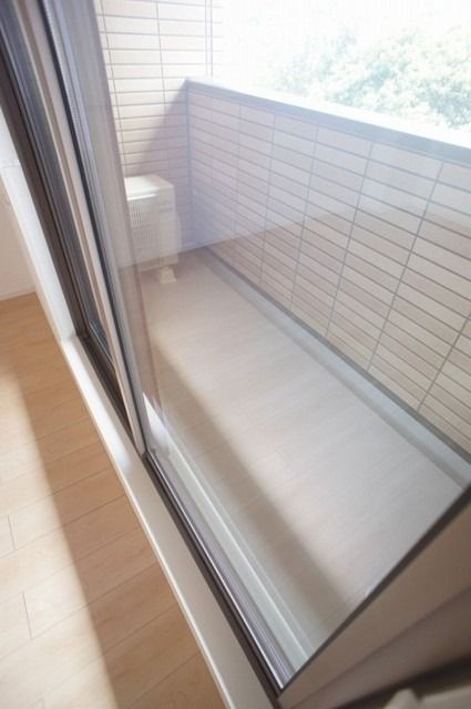 ��ʌ��������܎s��΋���q�T���ڂ̃A�p�[�g�̃o���R�j�[