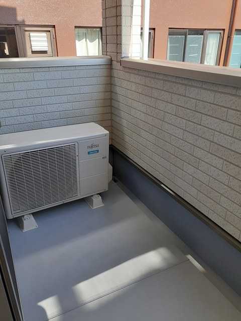 ��ʌ��������܎s��{��������P���ڂ̃A�p�[�g�̃o���R�j�[