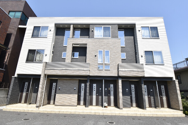 ��ʌ��������܎s��{��������P���ڂ̃A�p�[�g�̃G���g�����X