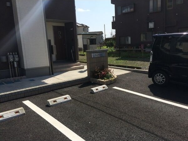 ��ʌ�����s�厚���̃A�p�[�g�̒��ԏ�