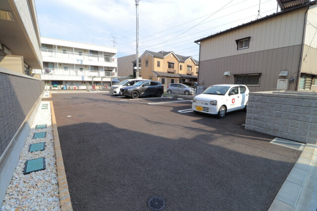 ��ʌ��������܎s�����擌��{�U���ڂ̃A�p�[�g�̒��ԏ�