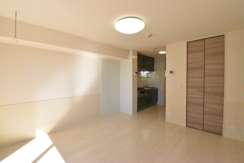 ��ʌ��z�J�s���C�N�^�E���X���ڂ̃A�p�[�g�̋��ԁE���r���O