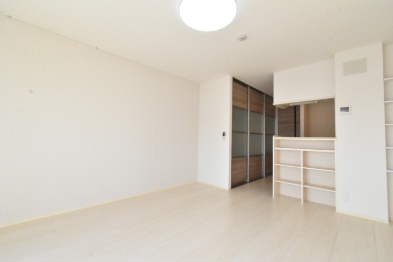 ��ʌ������s�����T���ڂ̃A�p�[�g�̋��ԁE���r���O