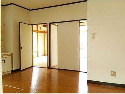 ��ʌ��@�c�s����Q���ڂ̃A�p�[�g�̋��ԁE���r���O