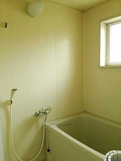 ��ʌ��@�c�s����Q���ڂ̃A�p�[�g�̃o�X