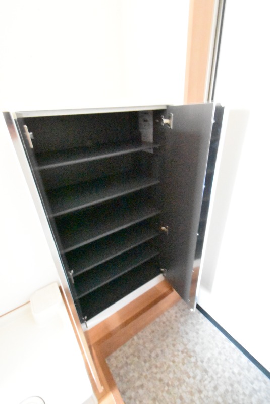 ��ʌ������s�ԌI�S���ڂ̃A�p�[�g�̎��[