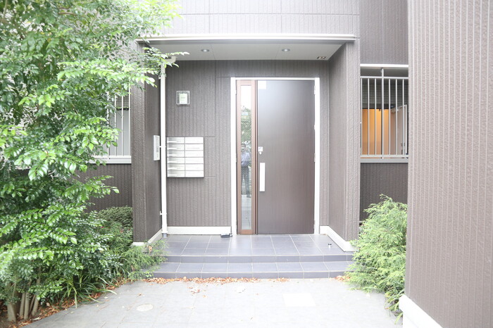 ��ʌ�����s�핽�Q���ڂ̃A�p�[�g�̃G���g�����X