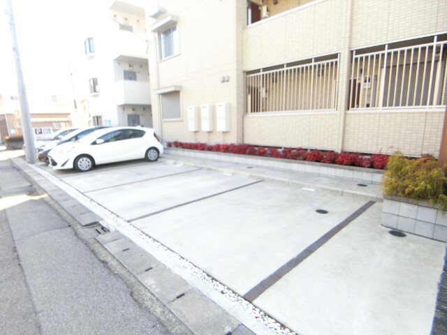 ��ʌ��������܎s�����擌��{�U���ڂ̃A�p�[�g�̒��ԏ�