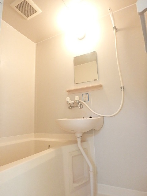 ��ʌ��������܎s����厚�y���̃A�p�[�g�̃o�X