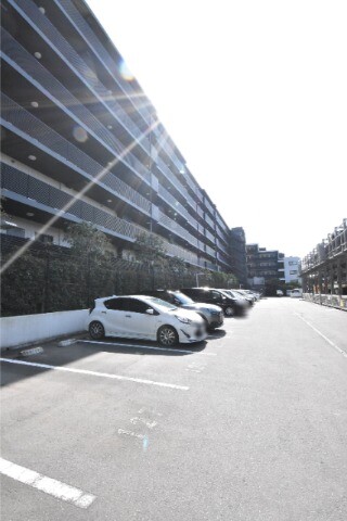 ��ʌ��z�J�s���C�N�^�E���V���ڂ̃}���V�����̒��ԏ�