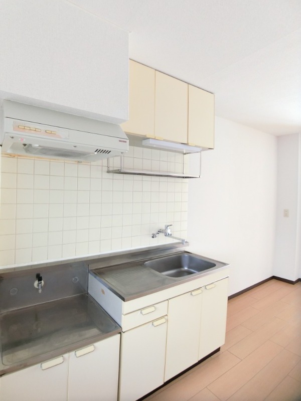 ��ʌ��������܎s���厚��J���̃}���V�����̃L�b�`��