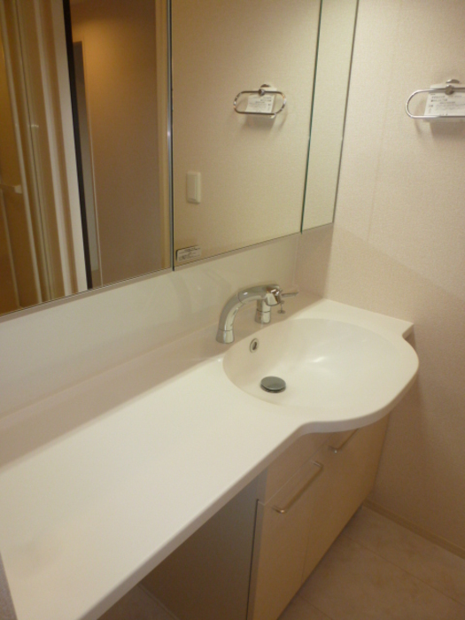 ��ʌ�����s�씵���J�R���ڂ̃A�p�[�g�̐��ʏ�