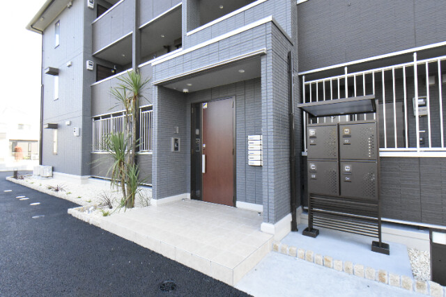 ��ʌ�����s�厚�����̃A�p�[�g�̃G���g�����X