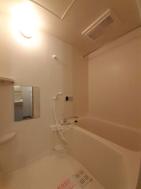 ��ʌ��@�c�s����Q���ڂ̃A�p�[�g�̃o�X