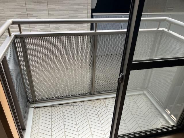 ��ʌ��������܎s�������J�S���ڂ̃A�p�[�g�̃o���R�j�[