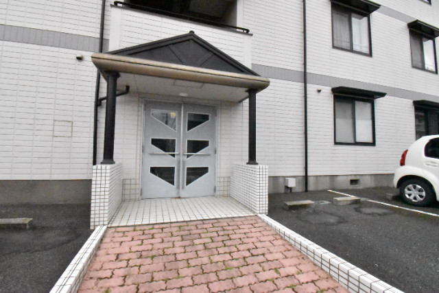 ��ʌ��������܎s�΋�厚��Ԗ؂̃A�p�[�g�̃G���g�����X