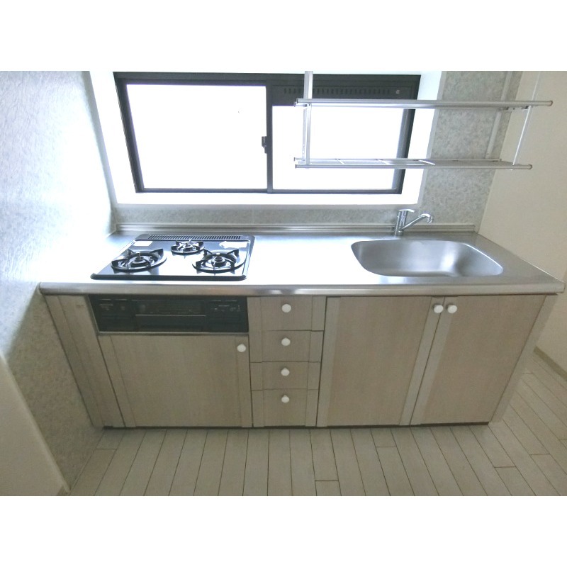 ��ʌ�����s������U���ڂ̃A�p�[�g�̃L�b�`��