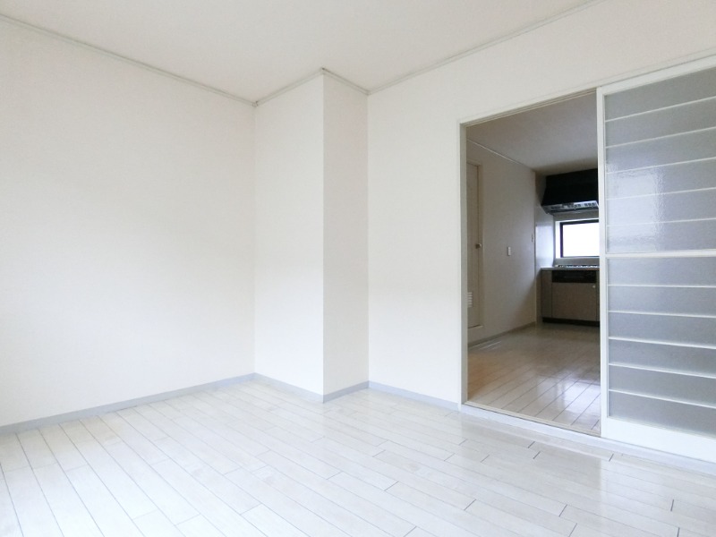 ��ʌ�����s������U���ڂ̃A�p�[�g�̂��̑��ݔ�