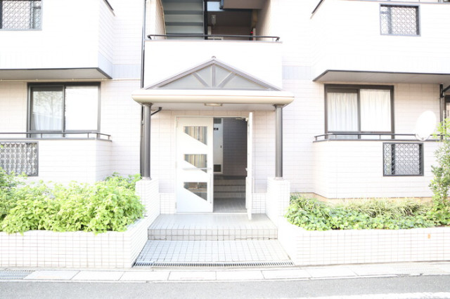 ��ʌ�����s������U���ڂ̃A�p�[�g�̃G���g�����X