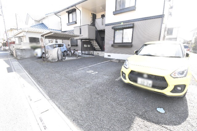 ��ʌ��������܎s��{��������P���ڂ̃A�p�[�g�̒��ԏ�