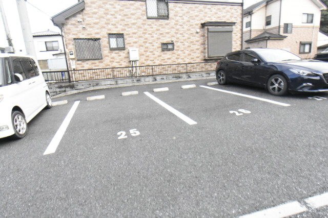 ��ʌ��@�c�s�������̃}���V�����̒��ԏ�