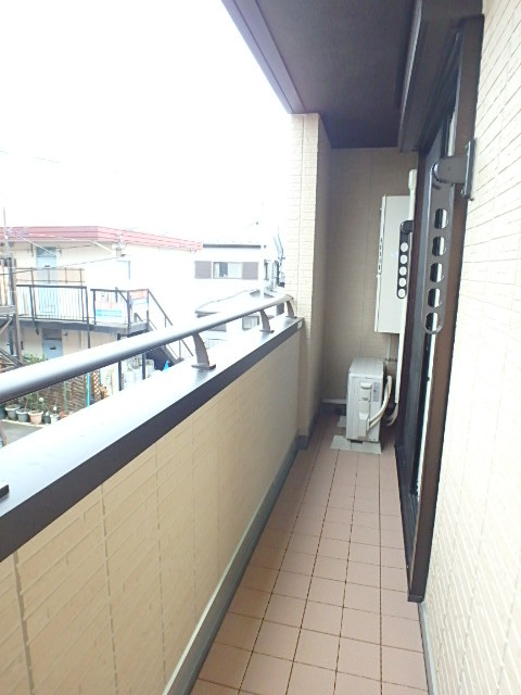 ��ʌ��������܎s����厚�󗈂̃A�p�[�g�̃o���R�j�[