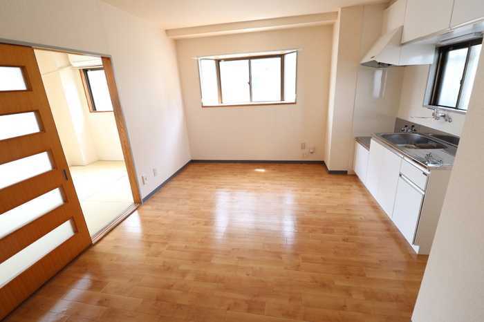 ��ʌ������s�ٓV�P���ڂ̃}���V�����̋��ԁE���r���O