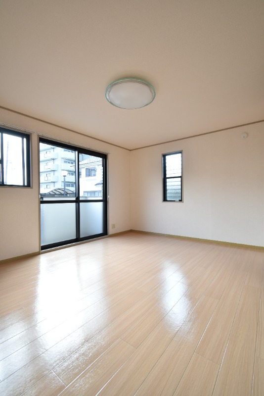 ��ʌ��������܎s�k����i���Q���ڂ̃A�p�[�g�̂��̑������E�X�y�[�X