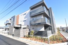 ʌ܎s{ؒS642-1̃Ap[ǧO