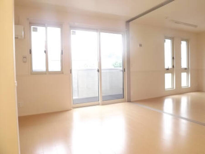 ��ʌ�����s�����R���ڂ̃A�p�[�g�̋��ԁE���r���O