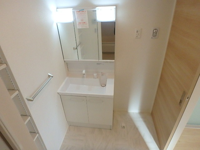 ��ʌ��������܎s�k����i���P���ڂ̃A�p�[�g�̐��ʏ�