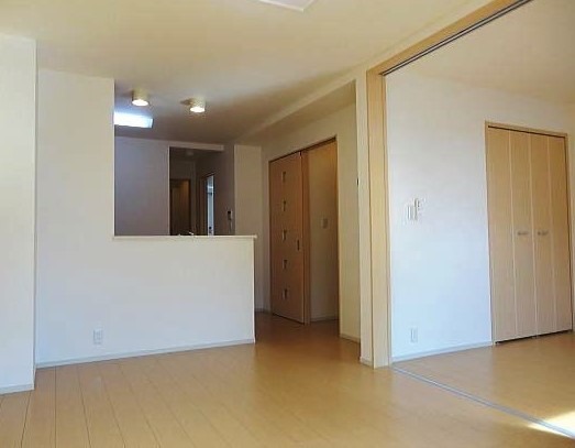 ��ʌ�����s�厚��̃A�p�[�g�̋��ԁE���r���O