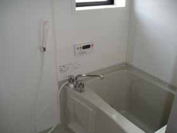 ��ʌ������s���h�S���ڂ̃A�p�[�g�̃o�X