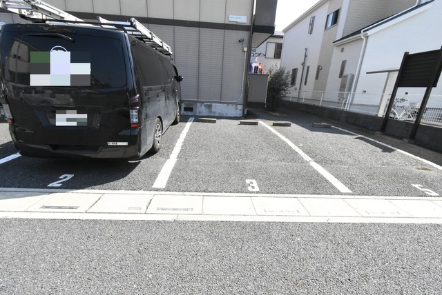 ��ʌ��������܎s������厚�ۃ���̃A�p�[�g�̒��ԏ�