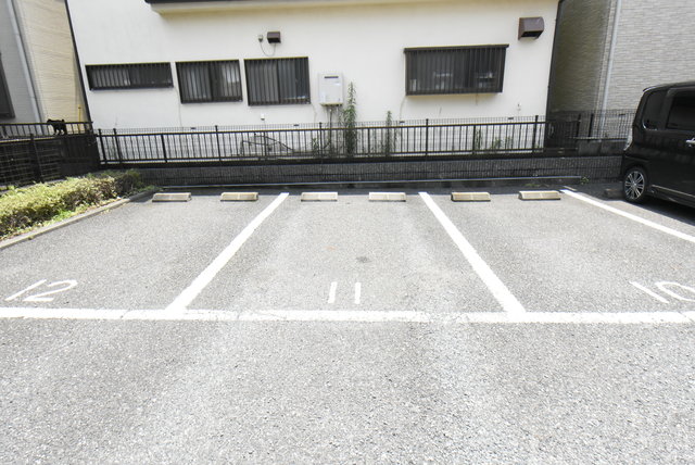 ��ʌ�����s�˒˓��S���ڂ̃A�p�[�g�̒��ԏ�