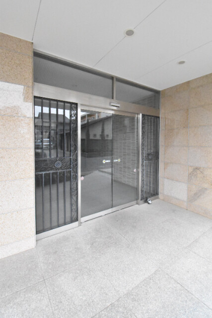 ��ʌ��������܎s�������J�Q���ڂ̃}���V�����̒��ԏ�