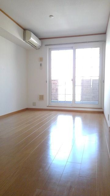 ��ʌ��������܎s��΋�z�K�Q���ڂ̃A�p�[�g�̋��ԁE���r���O