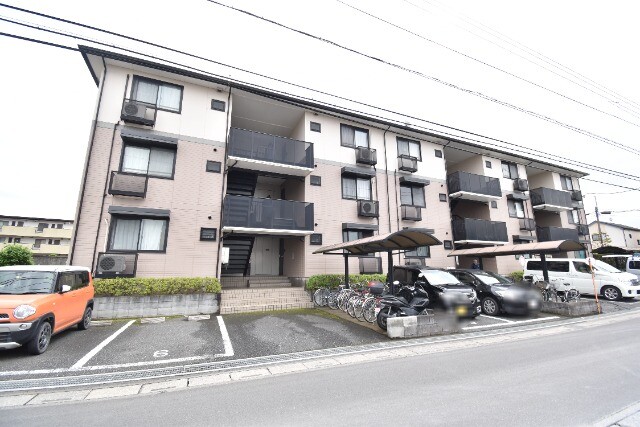 ��ʌ��������܎s��{��O���S����121-1�̃A�p�[�g�̌����O��