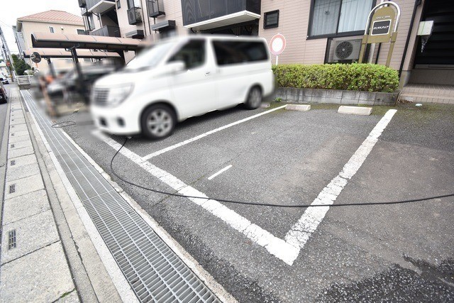 ��ʌ��������܎s��{��O���S���ڂ̃A�p�[�g�̒��ԏ�