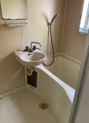 ��ʌ��������܎s�������a�c���Q���ڂ̃A�p�[�g�̃o�X