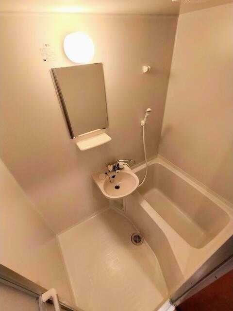 ��ʌ�����s�厚���̃A�p�[�g�̃o�X