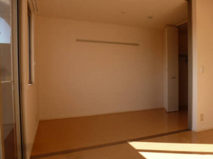 ��ʌ������s�����R���ڂ̃A�p�[�g�̋��ԁE���r���O