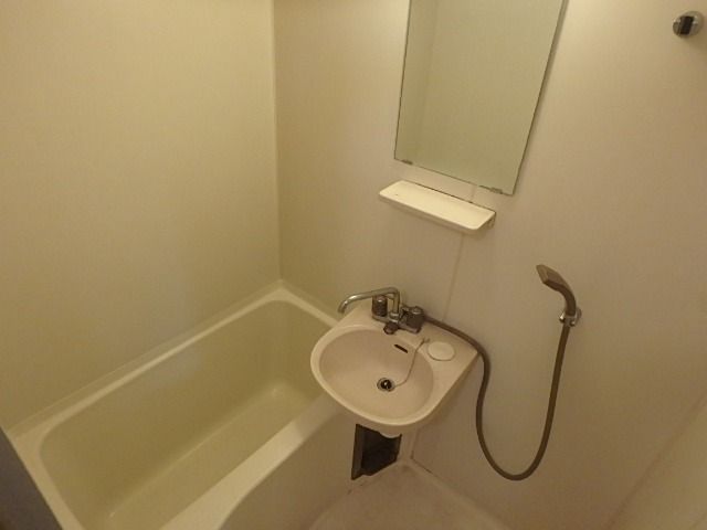 ��ʌ��������܎s��{��x�̓����Q���ڂ̃A�p�[�g�̃o�X