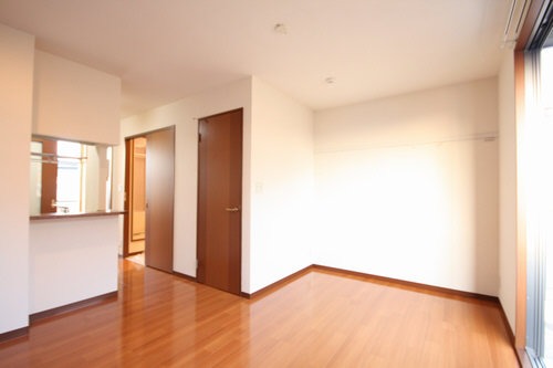 ��ʌ�����s�ܔԒ��̃A�p�[�g�̋��ԁE���r���O